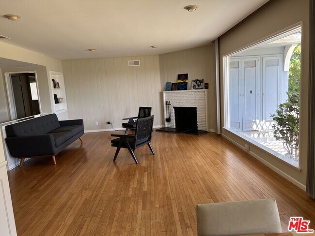 Building Photo - 5604 Chariton Ave