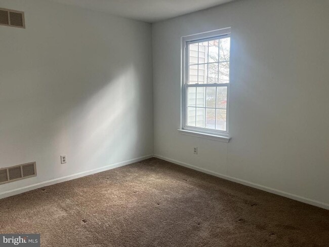 Building Photo - 325 Barley Dr