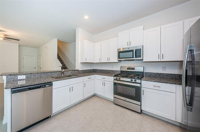Building Photo - 8327 Crescent Oaks Dr