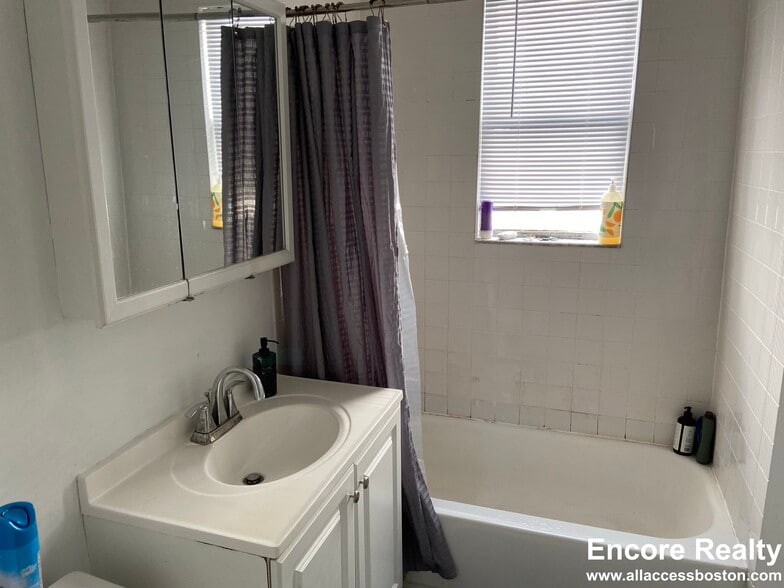 Building Photo - 26 Haskell St