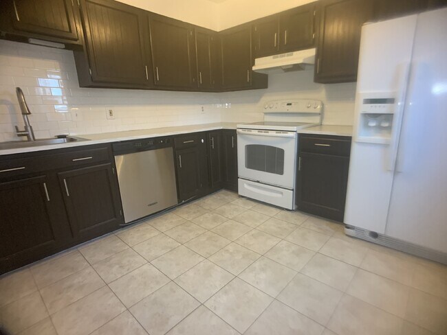 Building Photo - "Charming 3-Bed Townhouse Retreat in Etters – 1.5 Baths & 1200 Sq Ft of Comfort!"