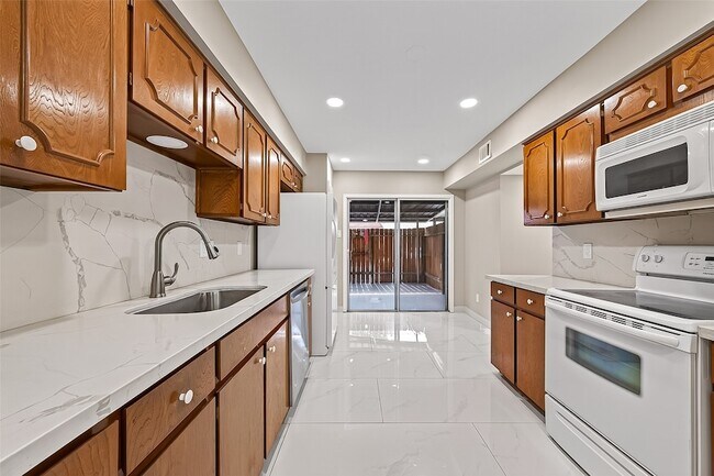 Building Photo - 6649 De Moss Dr