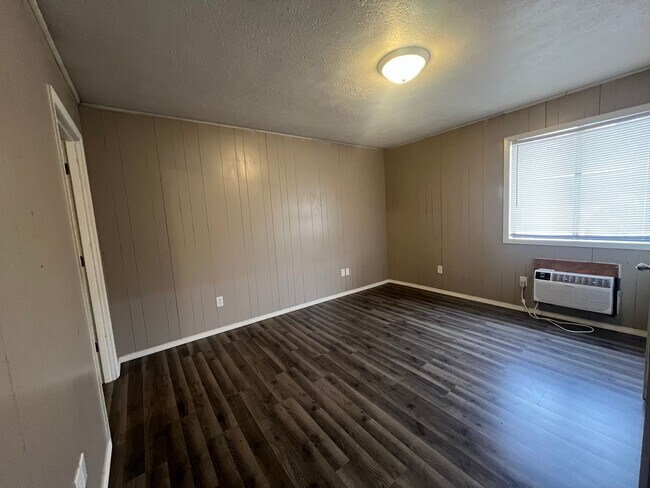 Building Photo - 2323 US-65