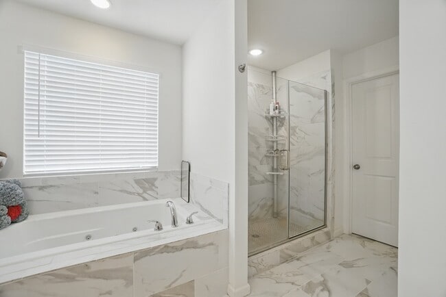 Building Photo - 3501 Silver Fox Trce