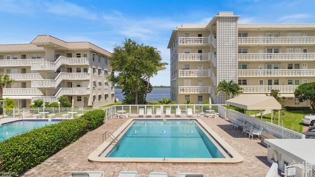 Building Photo - 2 br, 2 bath Condo - 60 Yacht Club Dr Apt 101