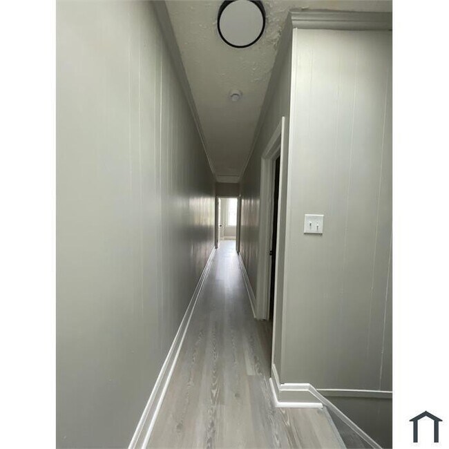 Building Photo - 3 Bedroom - Voucher Accepted