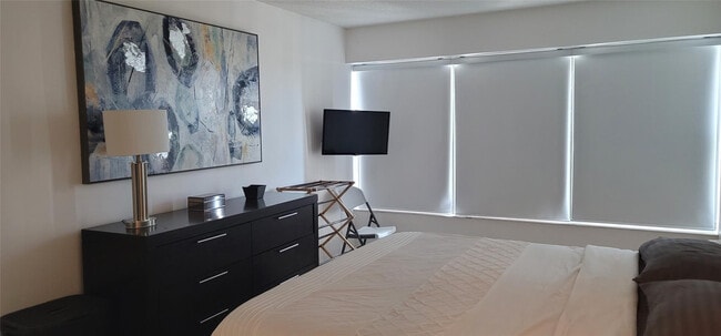 Building Photo - 3800 Galt Ocean Dr