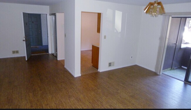 Building Photo - 2212 Old Stone Mill Dr