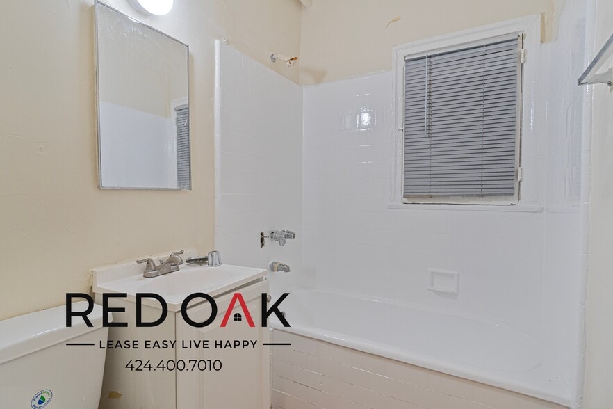 Building Photo - 400 S Kenmore Ave