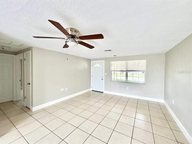 Building Photo - 3323 Fairmount Dr