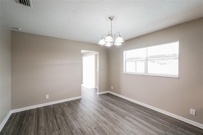 Building Photo - 602 Clayton Cir