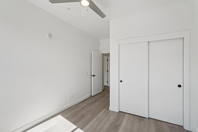 Building Photo - 1030 N 1st St