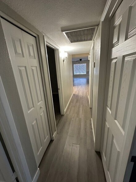 Building Photo - 3502 W Willow Ave