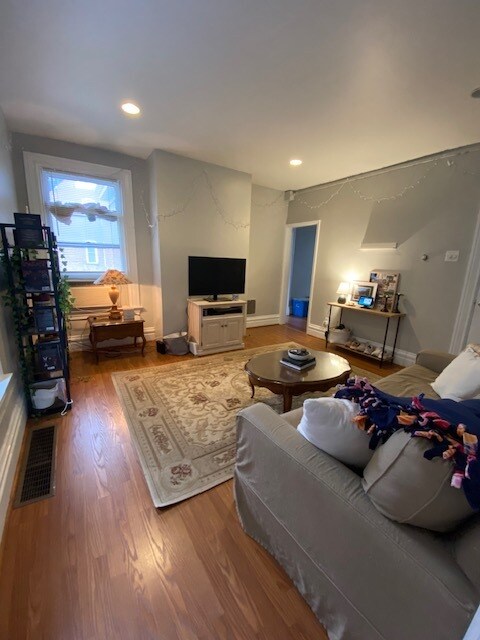 Building Photo - 4747 Friendship Ave