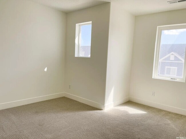 Building Photo - 998 Shadow Brk Ln