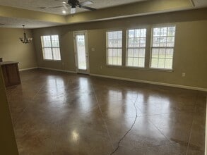 Building Photo - 915 Wineberry Rd