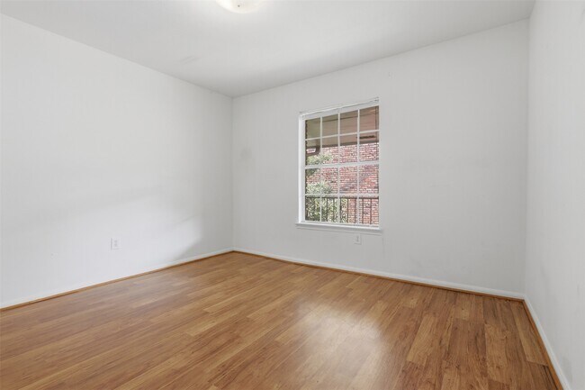 Building Photo - 7600 Burgoyne Rd