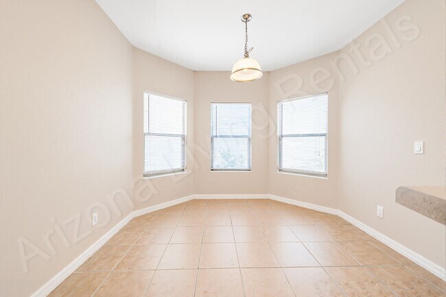Building Photo - 2085 Alan Ladd Dr