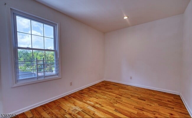 Building Photo - 131 Sylvan Ave