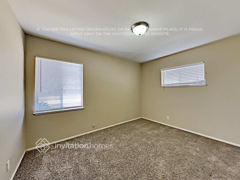 Building Photo - 1463 Sheridan Rd