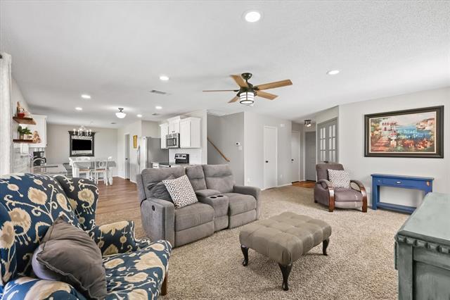 Building Photo - 115 Palomino Ln