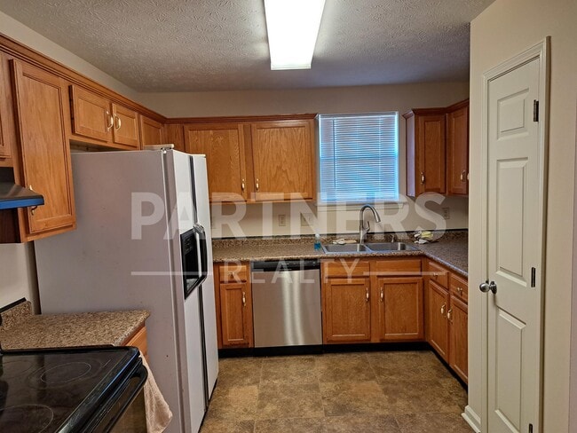 Building Photo - 844 Brookland Curv