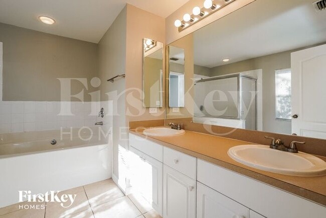 Building Photo - 4427 NE 10th Ct