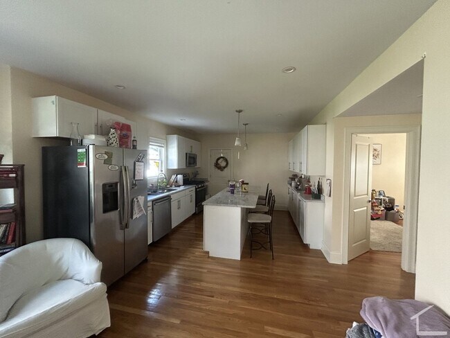 Building Photo - 45 Matchett St