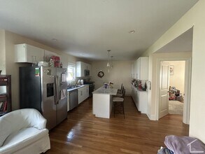 Building Photo - Gem of a 3-bed in Brighton Avail 9/1