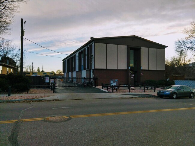 Building Photo - 3611 E San Miguel St