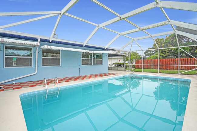 Building Photo - 865 SE Tierra Ct
