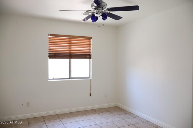 Building Photo - 5375 W Kaler Cir