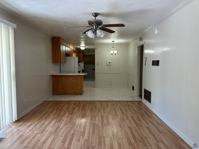 Building Photo - 1218 Creekwood Dr