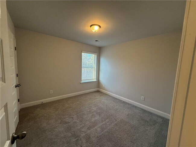 Building Photo - 345 Hellen Vly Dr