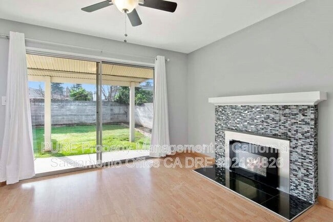 Building Photo - 8916 Fashion Dr