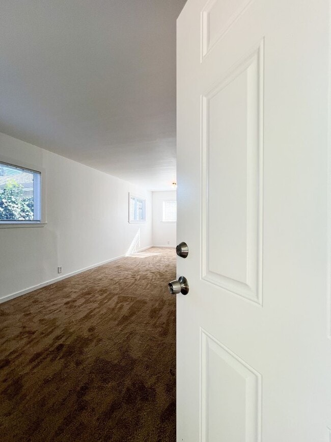 Building Photo - Charming 1 Bedroom, 1 Bath Rental in North...