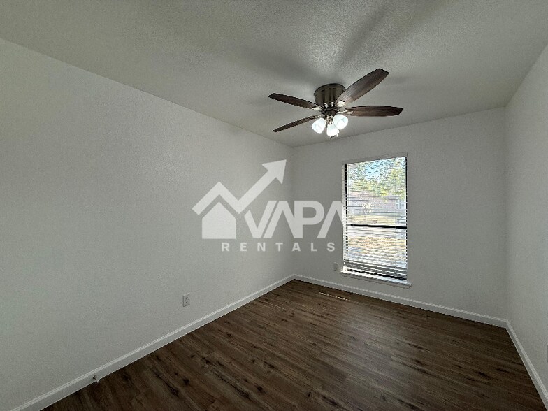 Building Photo - 11411 Big Elk Dr