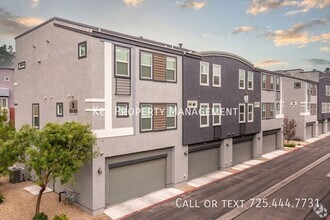 Building Photo - 2 Bedroom, 2 Bath Modern Townhome near 215...