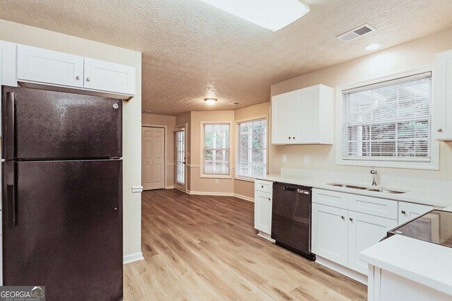 Building Photo - 35 Spring Valley Keep