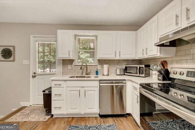 Building Photo - 4375 Coopers Creek Dr SE