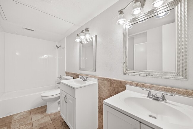 Building Photo - 17421 Ranch Country Rd