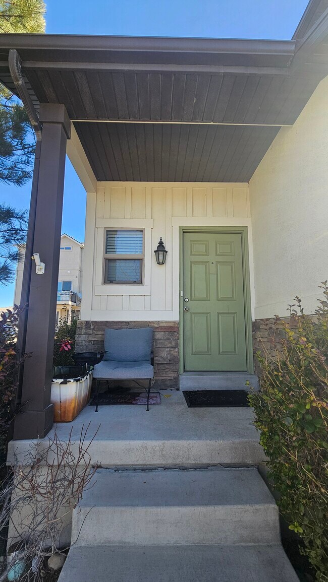 Building Photo - 2718 N Elm Dr