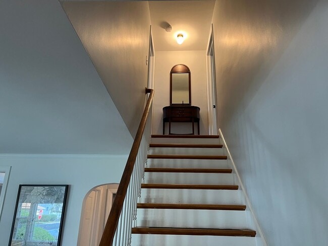 Building Photo - 3 Bedroom 2 Bath Furnished House Near Southport