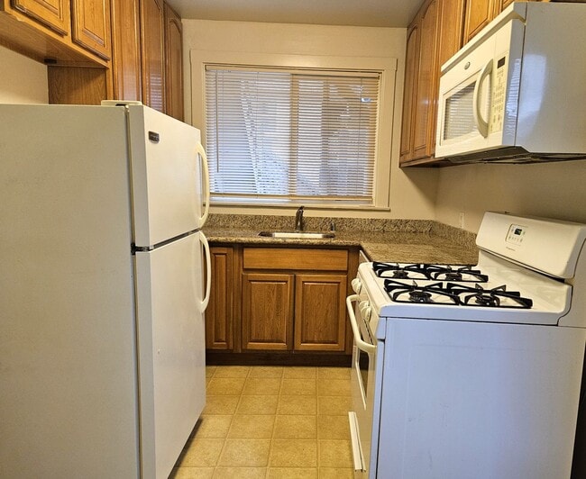 Building Photo - Downtown Palo Alto Living – 1 Bedroom Apartment Available March 4th.