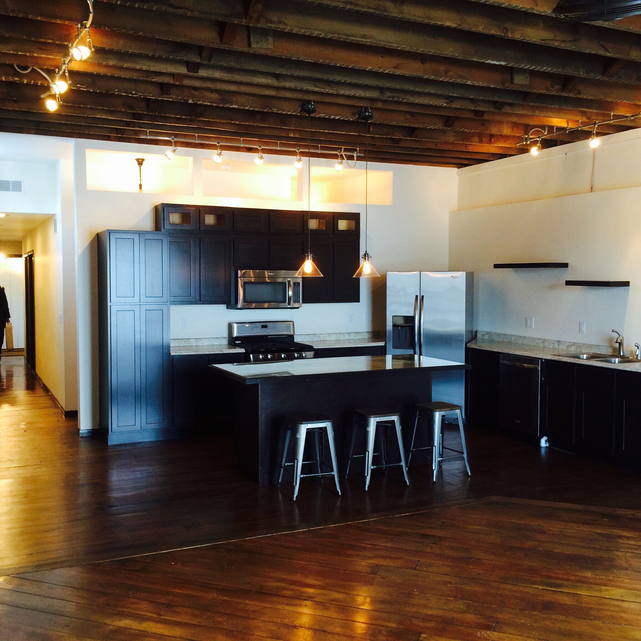 Building Photo - 106 N Main St