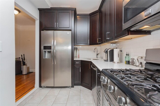 Building Photo - 167-10 Crocheron Ave