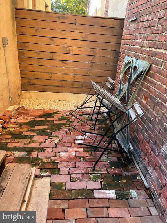 Building Photo - 511 Morse St