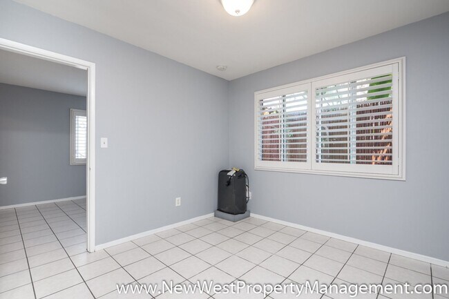 Building Photo - Charming Golden Hill 1-Bedroom, Available Now!