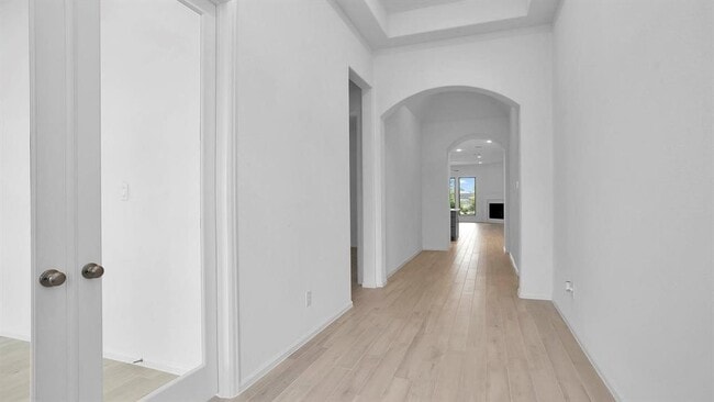 Building Photo - 2910 Starling Dr