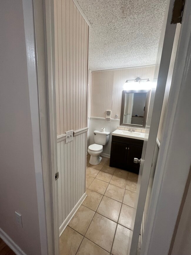 Upstairs bathroom - 307 US Highway 27 S